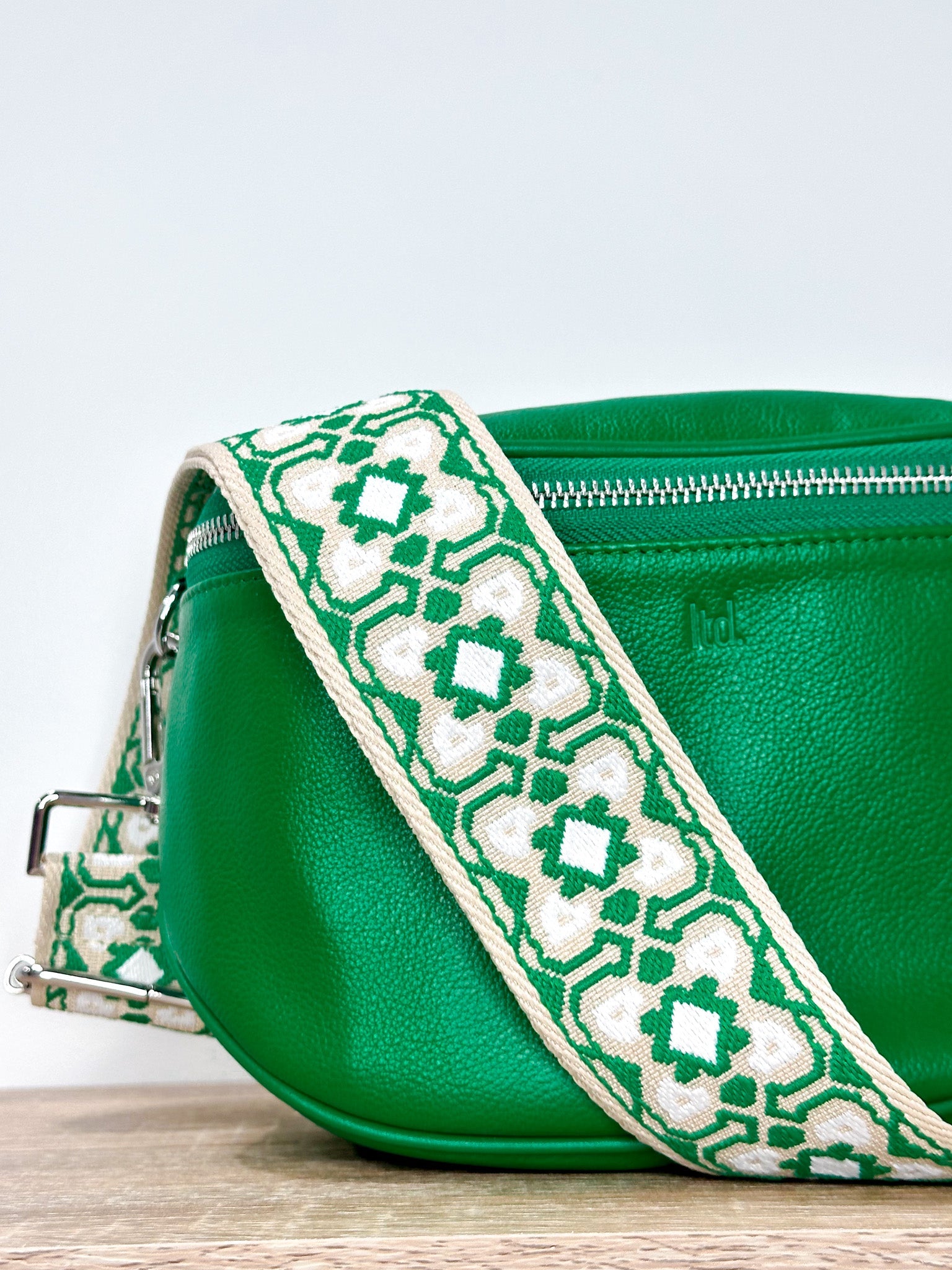 バッグ CTHY LIMONTA NYLON MINIMAL BODY BAG 09 LIMONTA NYLON MULTI BAG | CTHY