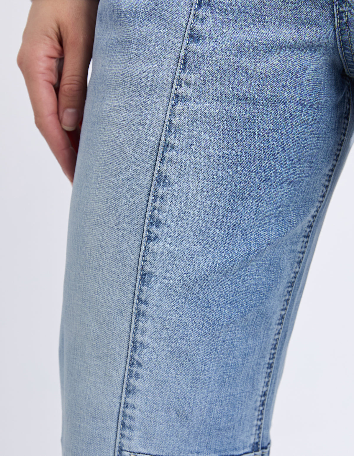 Foxwood Ambrose Barrel Jean- Light Blue