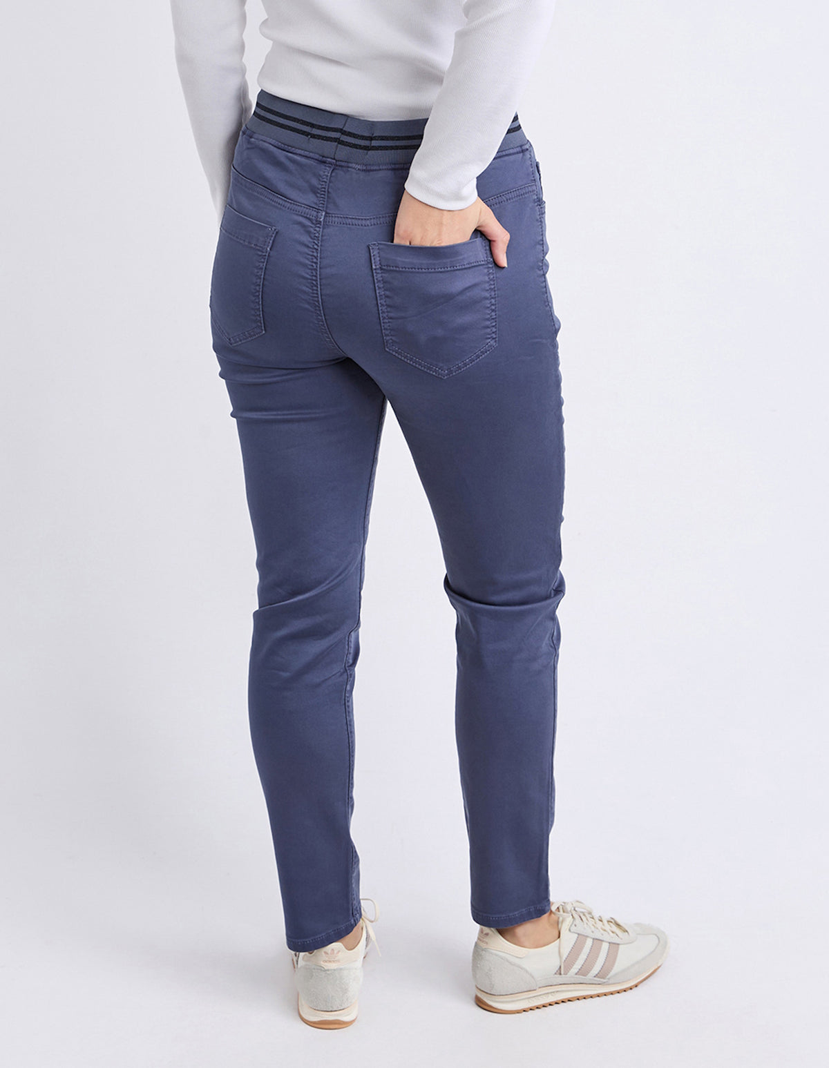 Foxwood Sylvia Jogger Dark Blue