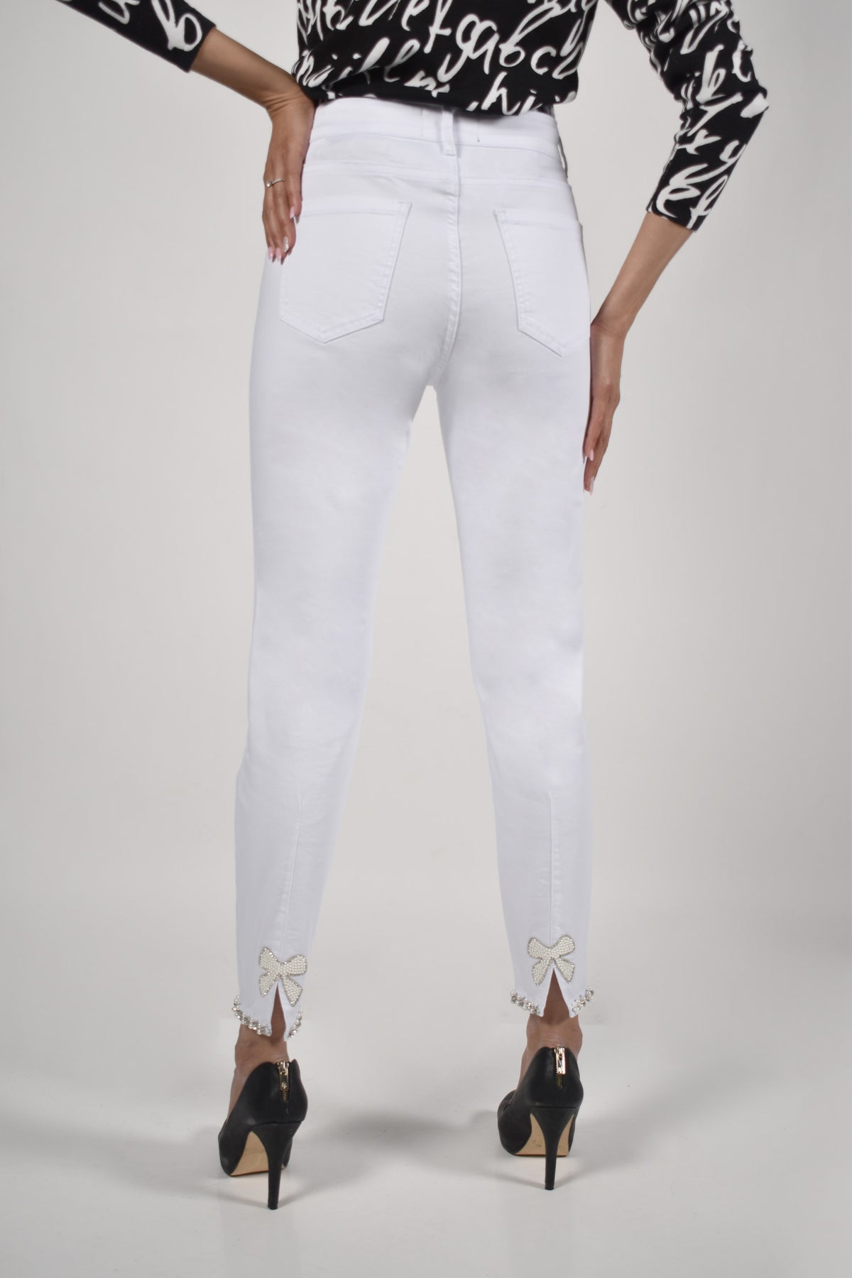 Frank Lyman Dimante Bow Jeans- White